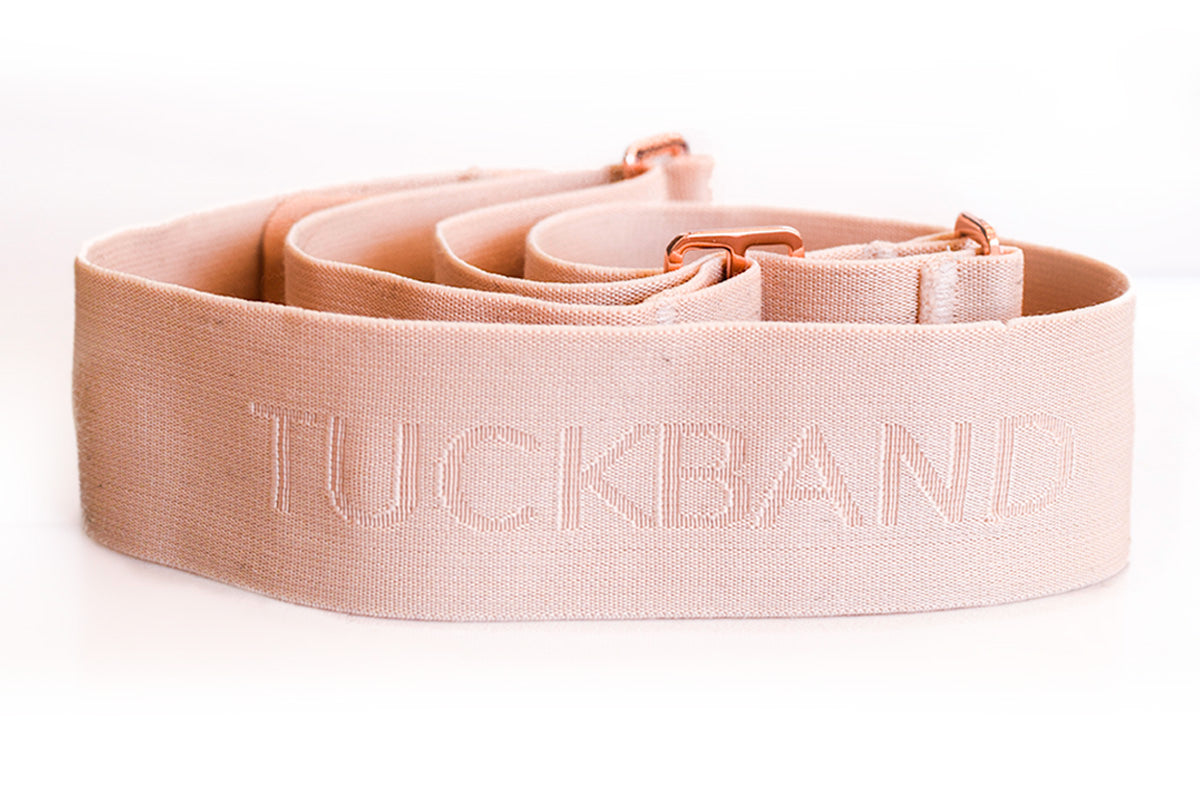 Tuckband demonstrating how to wrap around waist for tucked look